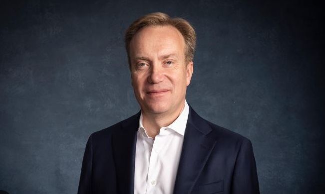 Σκάνδαλο Έπσταϊν: Παραιτήθηκε ο επικεφαλής του Παγκόσμιου Οικονομικού Φόρουμ – Οι 13 παραιτήσεις