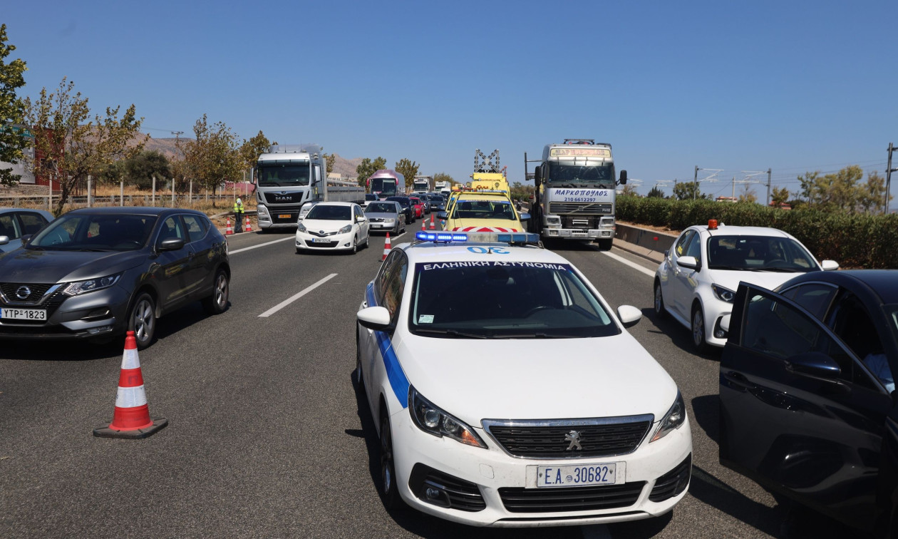 Καραμπόλα τεσσάρων φορτηγών με βυτιοφόρο στην Αθηνών – Κορίνθου στο ύψος του Ασπρόπυργου