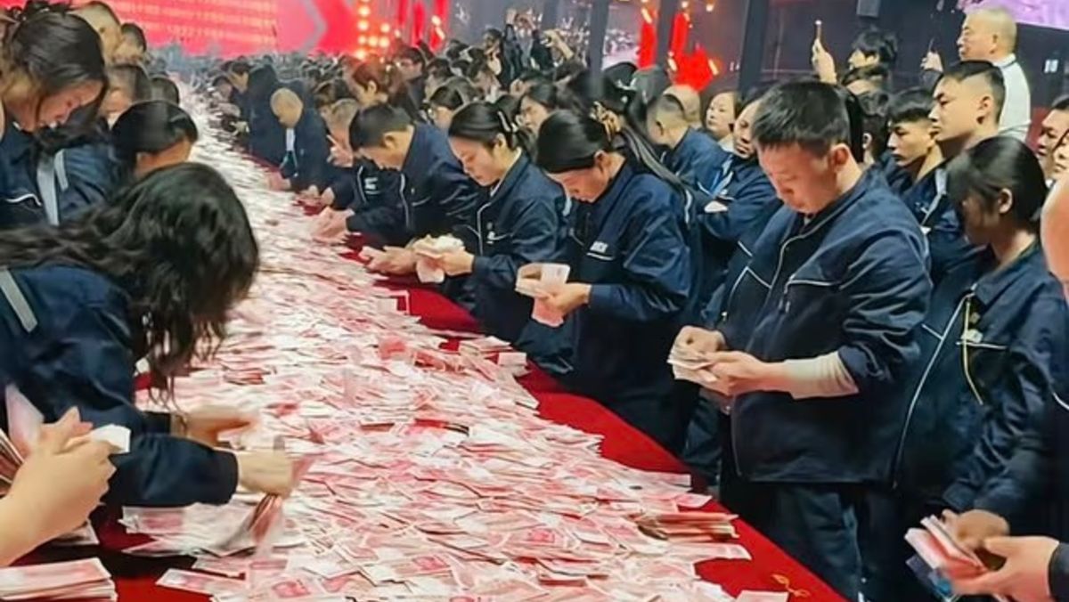 Κίνα: 26 εκατ. δολάρια σε μετρητά πάνω στα τραπέζια – Ο καθένας έπαιρνε όσα μπορούσε να κουβαλήσει