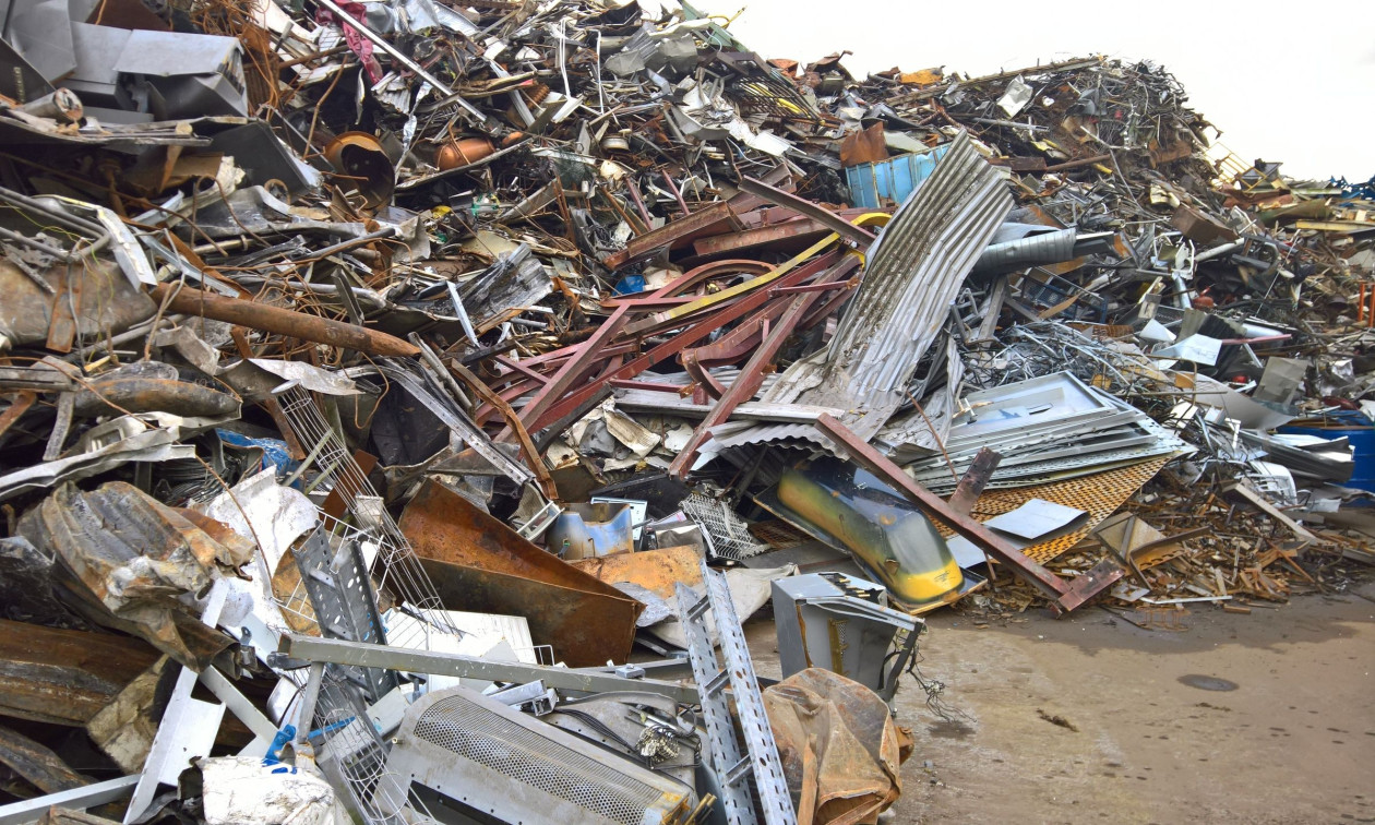 Τραγωδία στη Γερμανία: Ηλικιωμένος συνεθλίβη από γερανό σε μάντρα με σίδερα