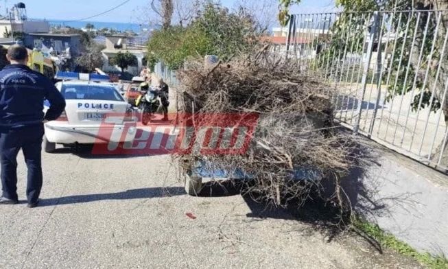 Ακυβέρνητο τρακτέρ έπεσε σε είσοδο σχολείου στην Πάτρα – Η καρότσα έπεσε πάνω σε περιπολικό