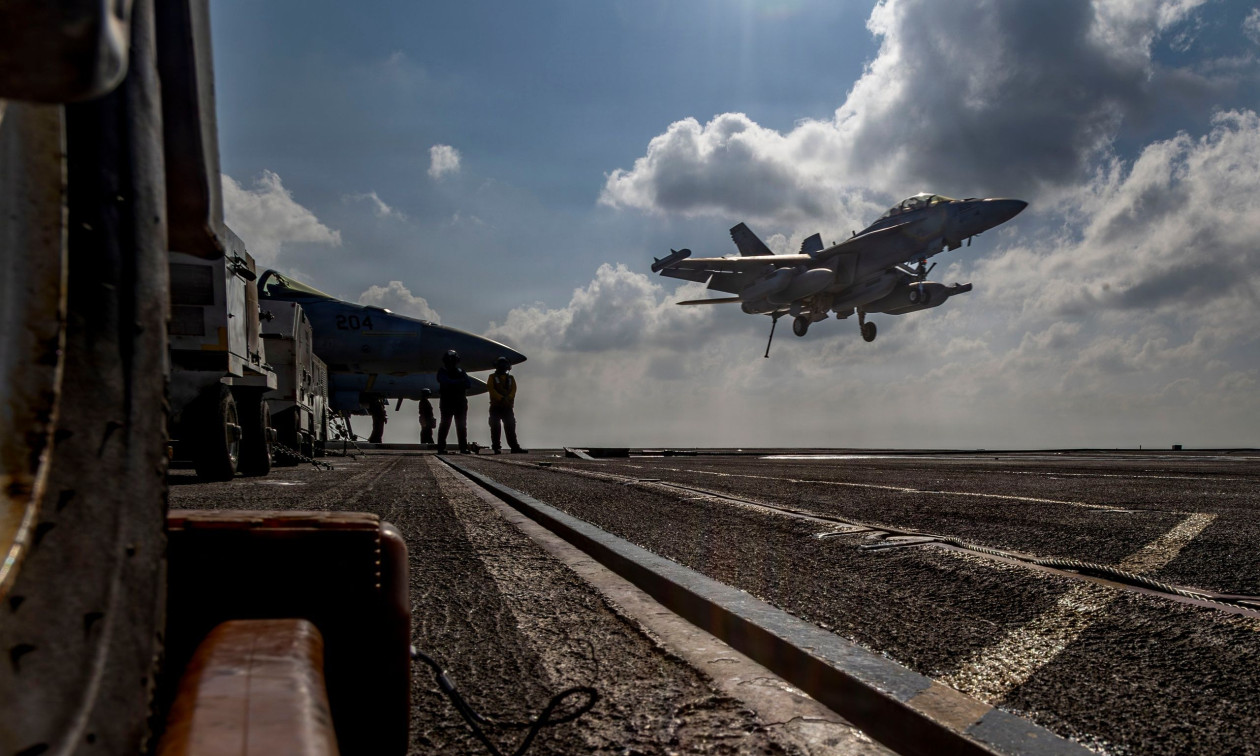 Τσίκας στο Newsbomb: «Ανατροπή του καθεστώτος χωρίς χερσαία επίθεση, δεν υφίσταται»