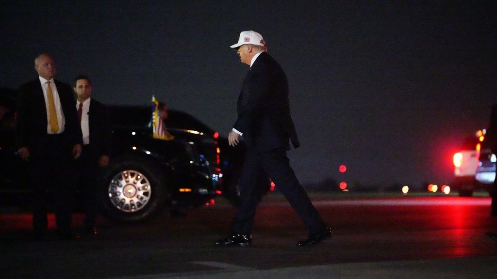 Τραμπ:  Εξετάζει «διεξόδους» μετά την επίθεση στο Ιράν