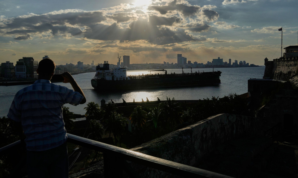 Πόλεμος στο Ιράν: Φόβοι για ράλι του πετρελαίου – «Αγγίζει» τα 80 δολάρια το βαρέλι