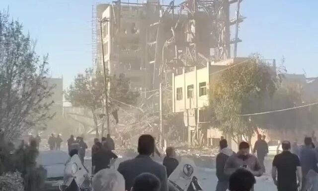 Ιράν: Αμερικανοϊσραηλινή επίθεση σε κτίριο που βρίσκονταν αξιωματούχοι που θα εκλέξουν τον νέο ηγέτη