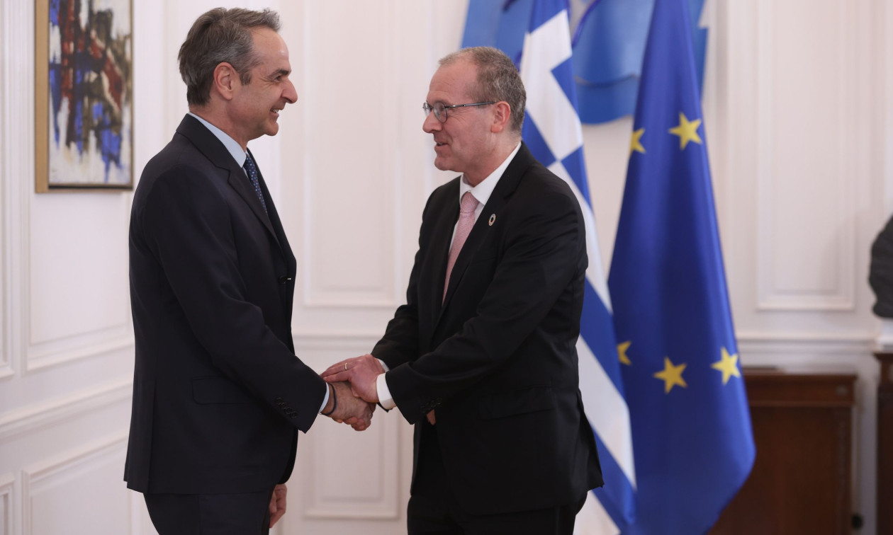 Συνάντηση Μητσοτάκη με τον περιφερειακό διευθυντή Ευρώπης του ΠΟΥ Hans Kluge στο Μέγαρο Μαξίμου