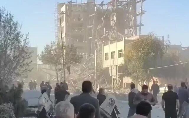 Κομ: Δεν ήταν στο κτίριο που χτυπήθηκε το Σώμα που θα διορίσει τον επόμενο ηγέτη του Ιράν