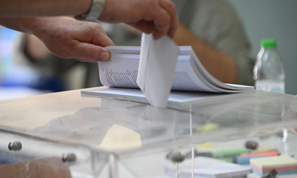 Πολιτική σύγκρουση στη Βουλή για την ψήφο των αποδήμων με το βλέμμα στο Ιράν