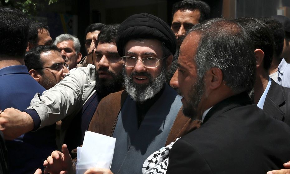 Reuters: O γιος του Χαμενεΐ Μοτζτάμπα, επέζησε από τις επιθέσεις