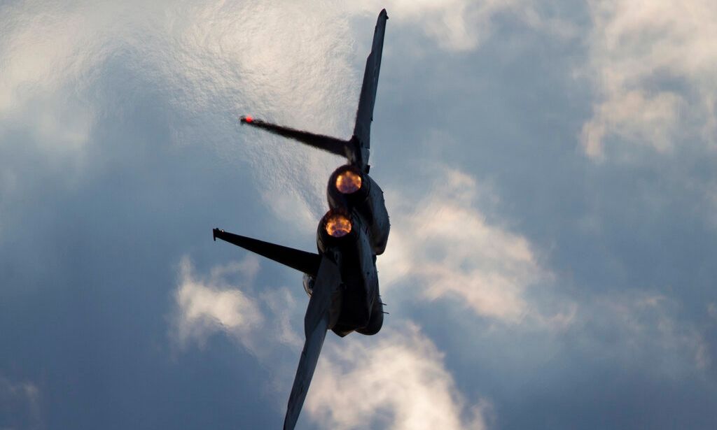 Ισραηλινά ΜΜΕ: Αμερικανικό F-15 συνετρίβη στο Ιράν – Το πλήρωμα διασώθηκε από εχθρικό έδαφος