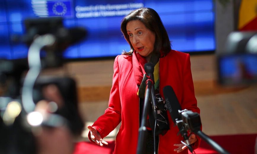 Ισπανία: Η υπουργός Άμυνας διαψεύδει τα περί συνεργασίας με ΗΠΑ για την επίθεση στο Ιράν