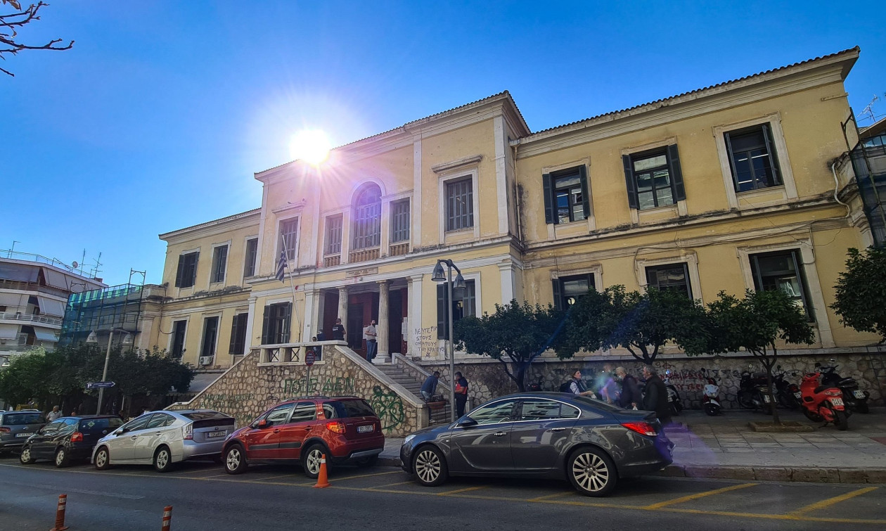 Λαμία: Στον πατέρα παρέμεινε η επιμέλεια του 10χρονου παιδιού ΑμεΑ – Ραγίζει καρδιές η ιστορία του