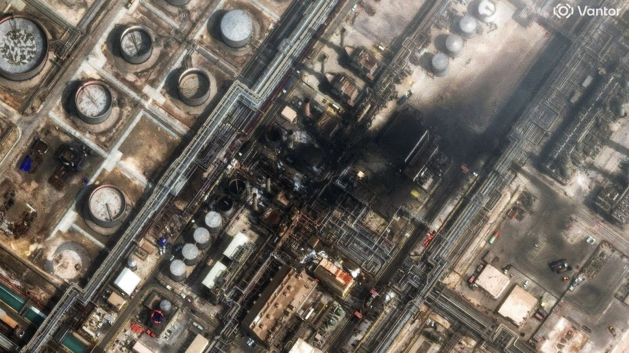 Η στρατηγική του ολέθρου: Το Ιράν απειλεί να μετατρέψει σε «καμμένη γη» τις πετρελαιοπαραγωγές χώρες