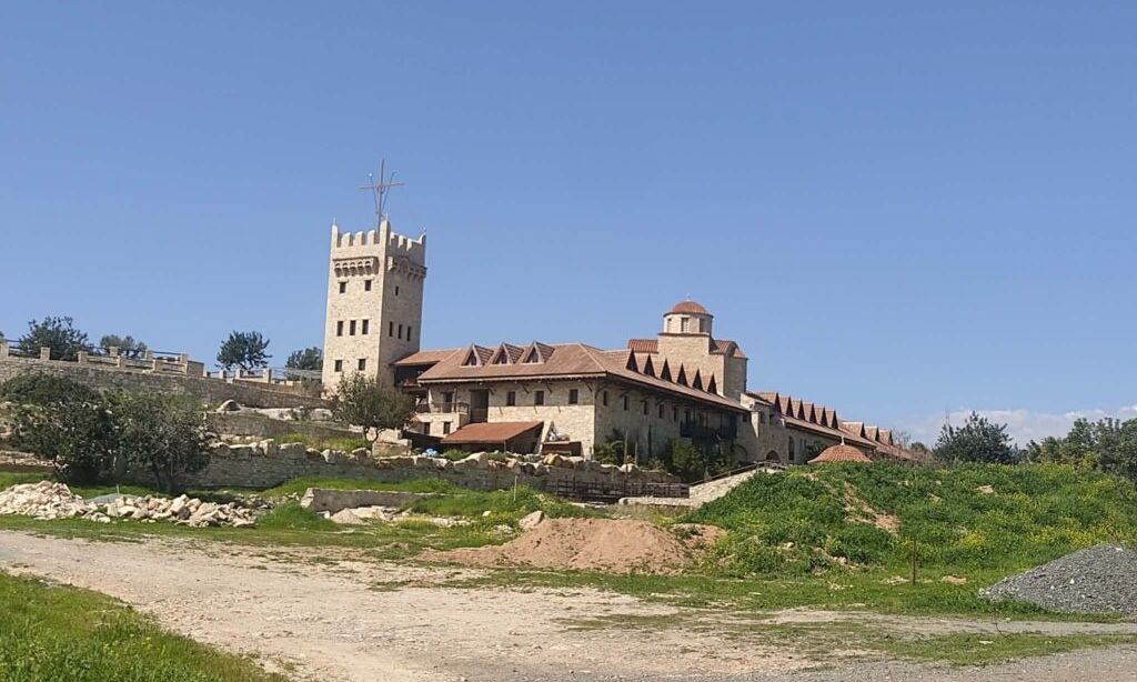 Κύπρος: Καταφύγιο για 25 κατοίκους Ακρωτηρίου η Μονή Αγίου Γεωργίου στην Ερήμη – Φωτογραφίες