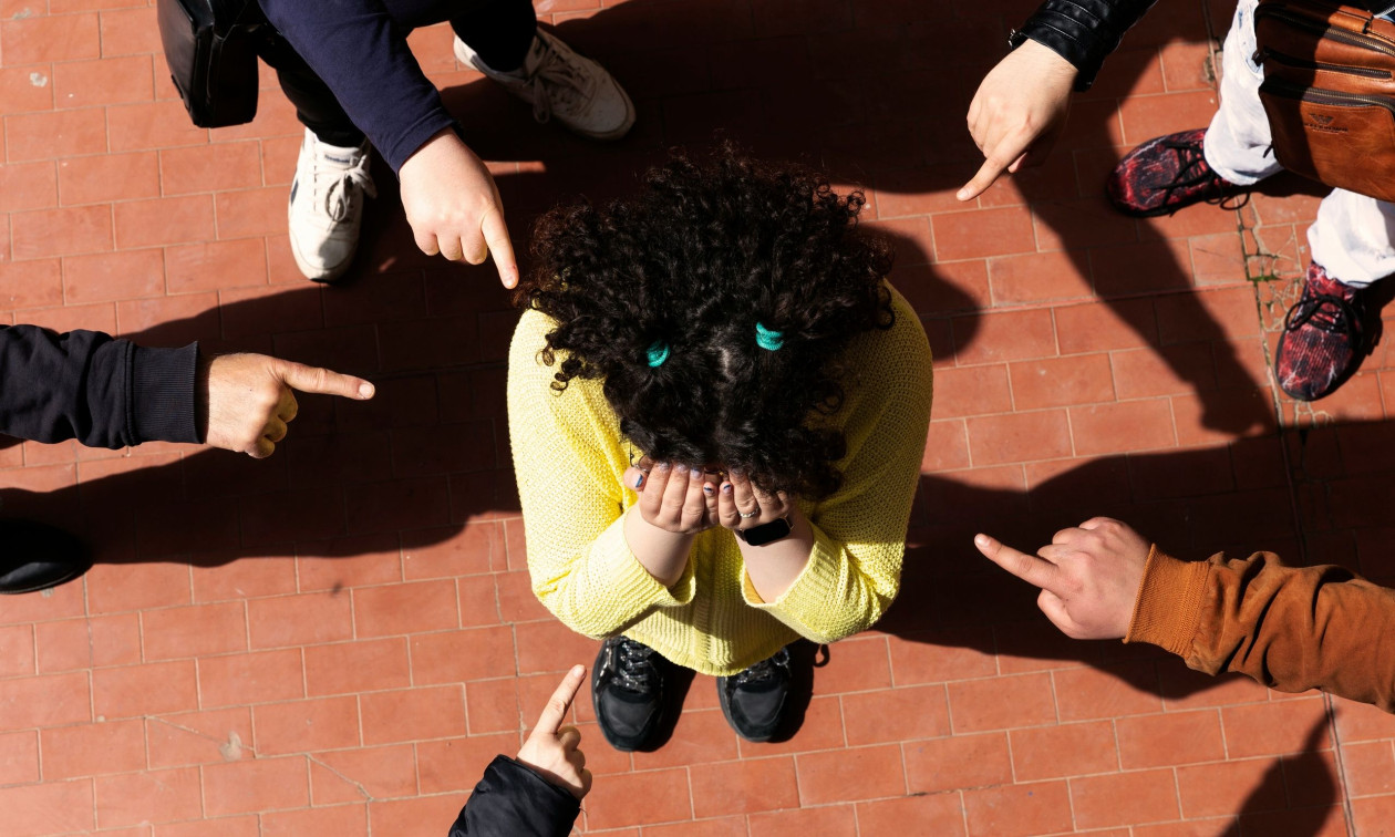 Πανελλήνια Ημέρα κατά της σχολικής βίας: Πότε καθιερώθηκε – Το μήνυμα της υπουργού Παιδείας