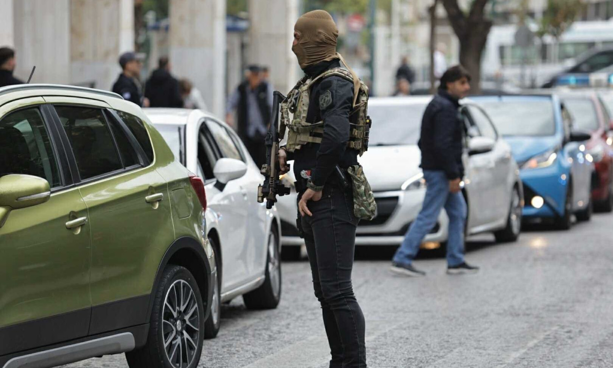 Συναγερμός στη ΓΑΔΑ: Άνδρας απειλεί να ανατιναχτεί