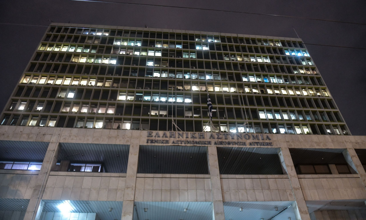 ΓΑΔΑ: Ελεγχόμενη έκρηξη στο σακίδιο του άνδρα που απειλούσε να ανατιναχτεί