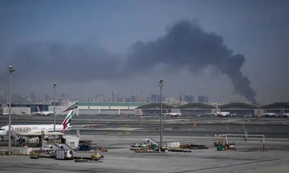 Ντουμπάι: Αποκαθίσταται μερικώς η λειτουργία του αεροδρομίου έπειτα από αναχαίτιση πυραύλου