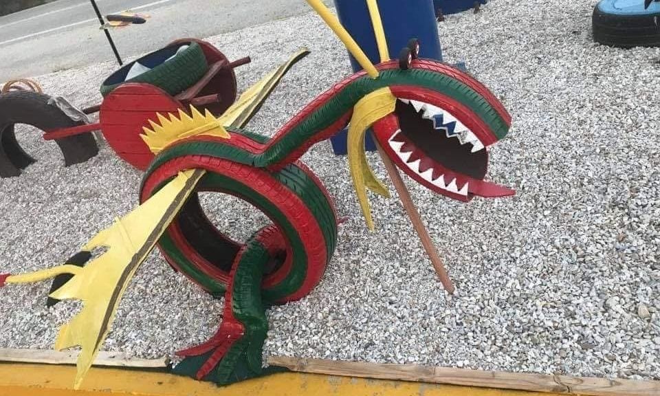 Τέχνη από ανακυκλώσιμα υλικά στη Χαλκιδική: Ο βενζινοπώλης που φτιάχνει γλυπτά από ελαστικά