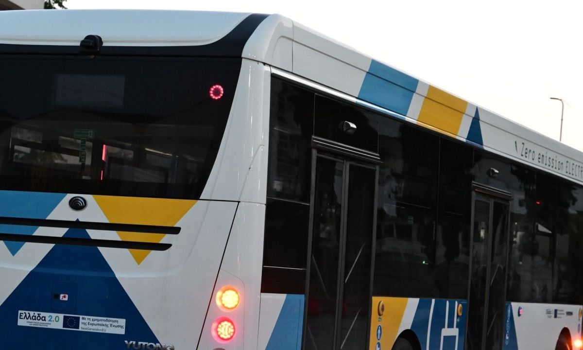 Μενίδι: Νεκρός άνδρας μέσα σε λεωφορείο – Συνελήφθη ο φίλος του, έκαναν χρήση ναρκωτικών