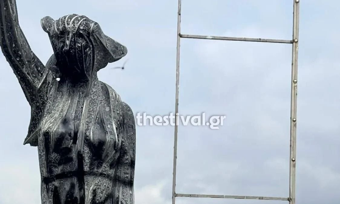 Βανδάλισαν άγαλμα στο κέντρο της Θεσσαλονίκης – «Ιησούς Χριστός Νικά» έγραψαν