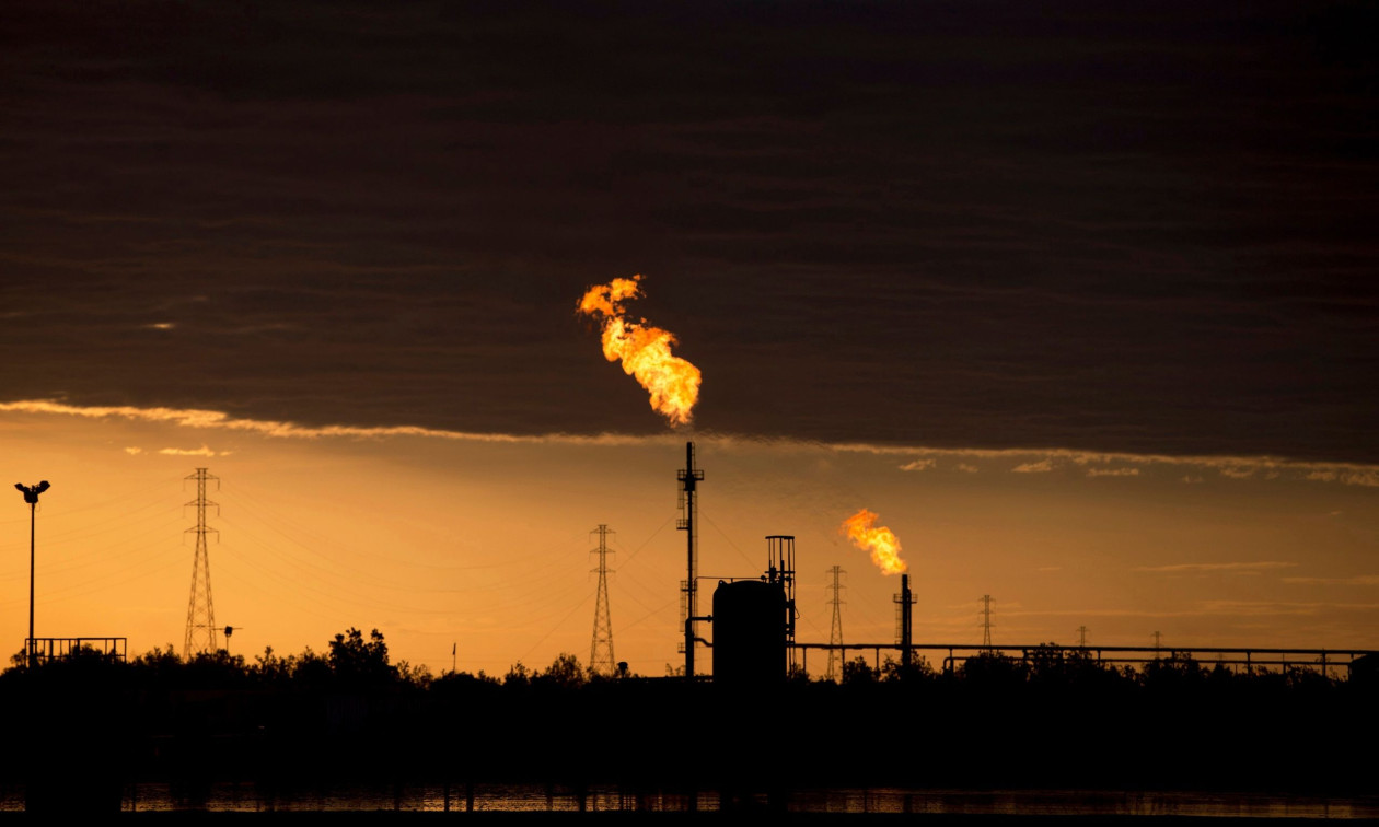 Πετρέλαιο: Με ποια μέτρα προσπαθούν να φρενάρουν το ράλι τιμών σε όλο τον πλανήτη