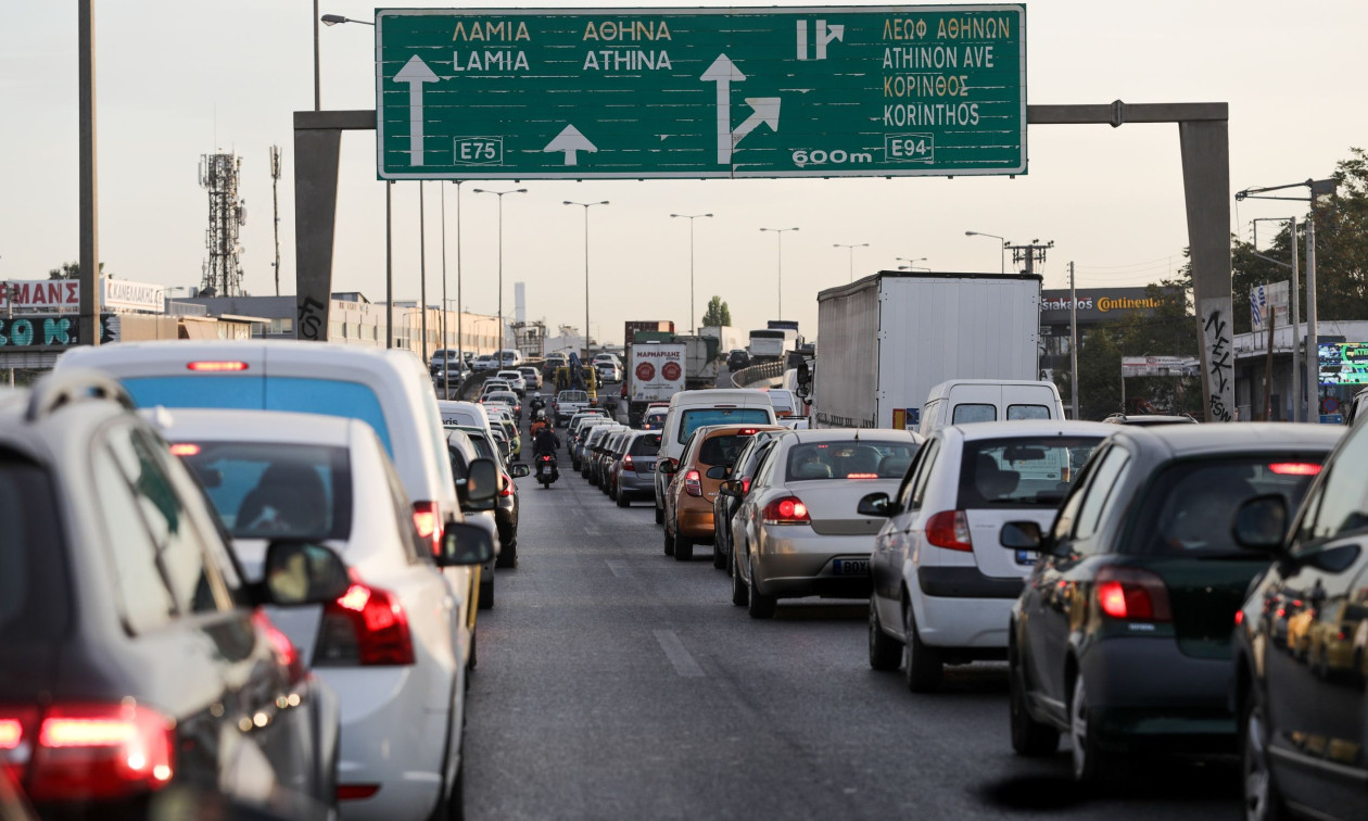 Κίνηση τώρα: «Έμφραγμα» στους δρόμους της Αττικής – Μποτιλιάρισμα στους κεντρικούς οδικούς άξονες
