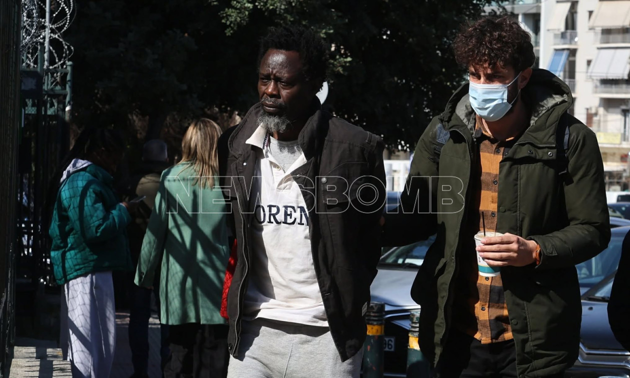 Στην Ευελπίδων ο Σουδανός που απειλούσε να ανατιναχτεί έξω από τη ΓΑΔΑ