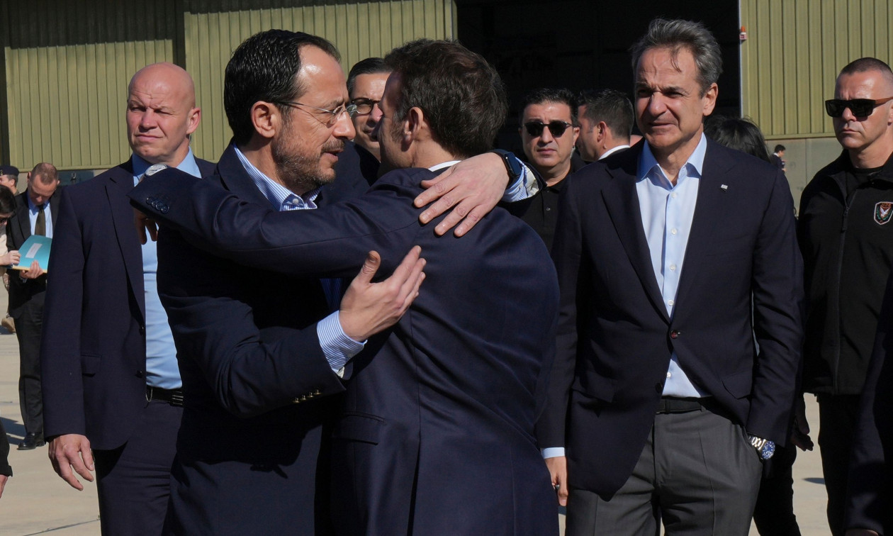 Κατακραυγή στη Βρετανία για την απουσία από την Κύπρο: «Η αγκαλιά που ντρόπιασε τον Κιρ Στάρμερ»