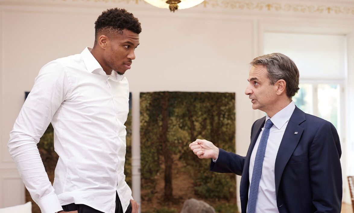 Ο Μητσοτάκης συνεχάρη τον Αντετοκούνμπο για το βραβείο της ΕΕ «Ευρωπαϊκό Τάγμα της Αξίας»