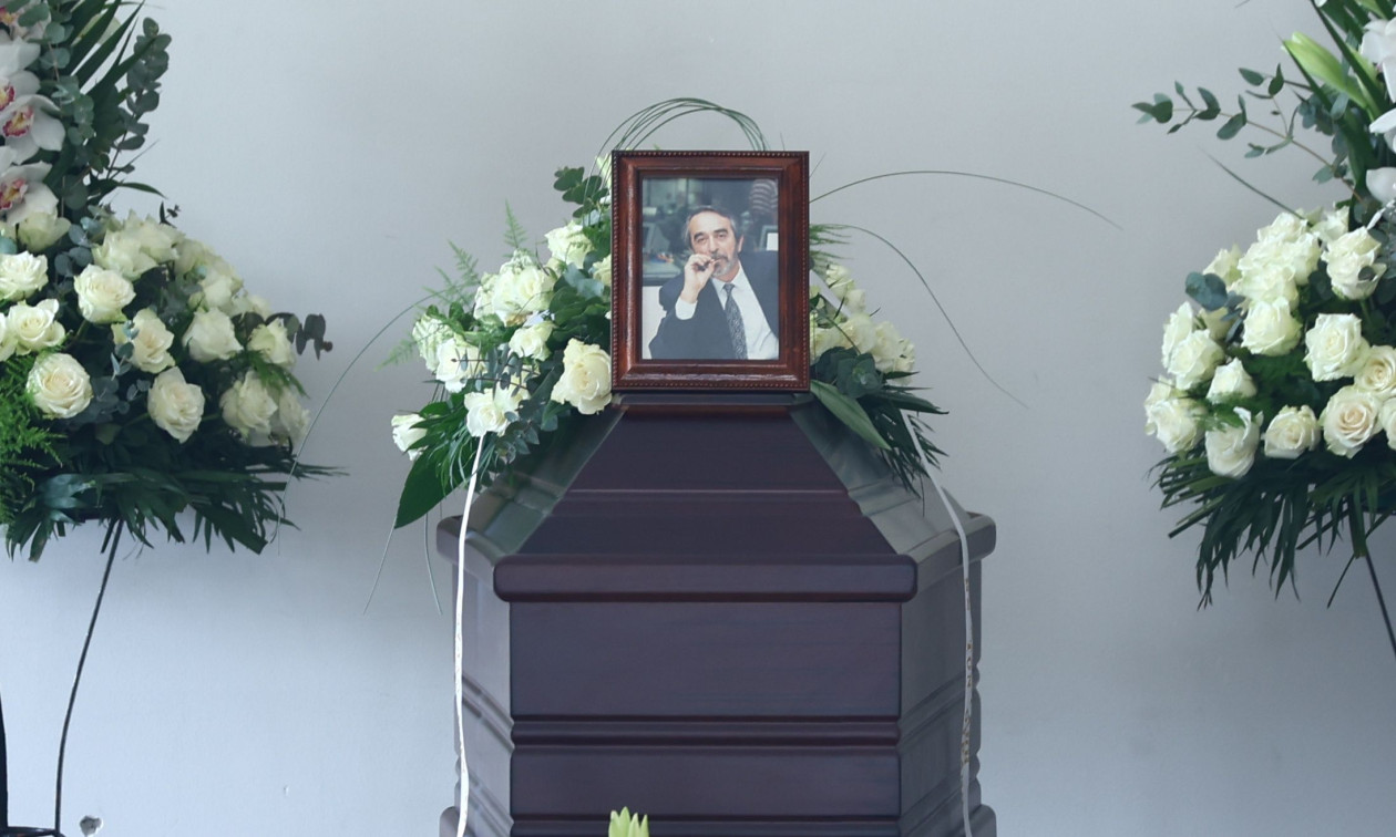 Γιώργος Βότσης: Πλήθος κόσμου στην πολιτική κηδεία του δημοσιογράφου