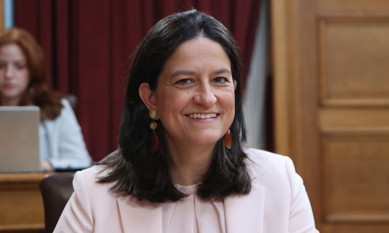 Κεραμέως για κατώτατο μισθό: Ισχύει η δέσμευση να φτάσει στα 950 ευρώ το 2027