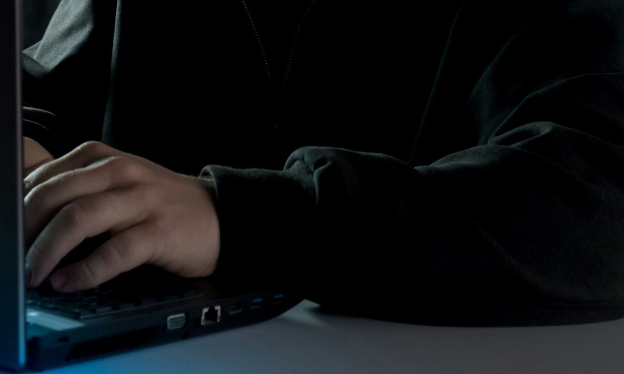 Βόλος: «Άδειασαν» τους λογαριασμούς λογιστριών παριστάνοντας γνωστή φαρμακοποιό της πόλης