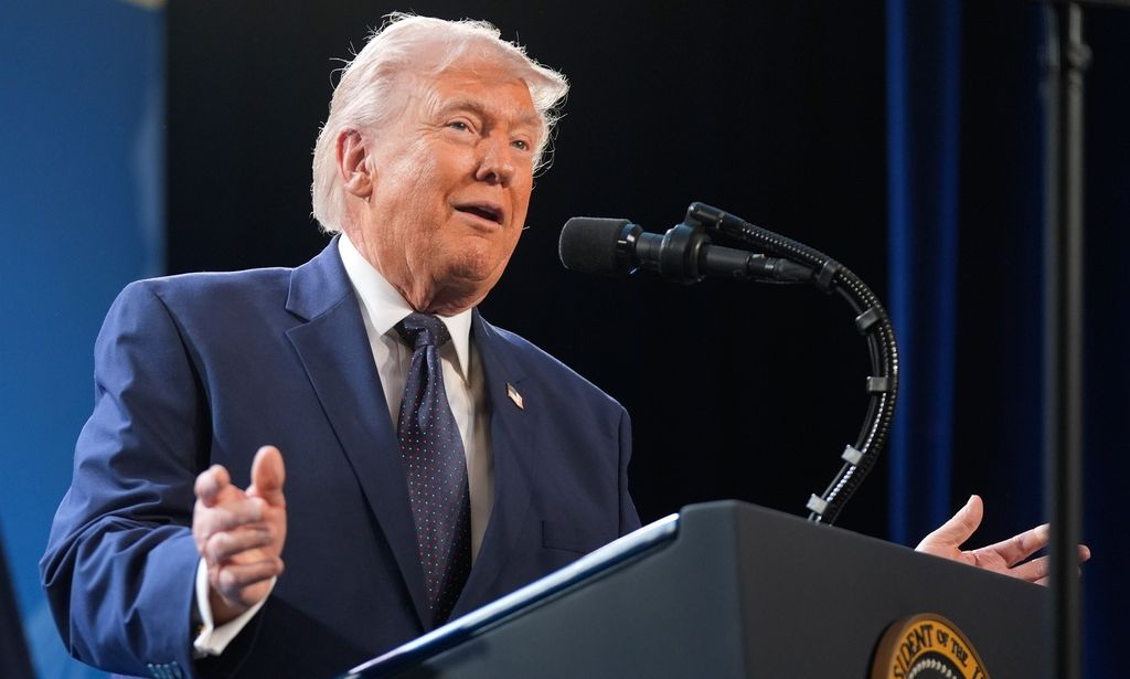 Νέες απειλές Τραμπ σε Σάντσεθ: Ίσως διακόψουμε το εμπόριο με την Ισπανία