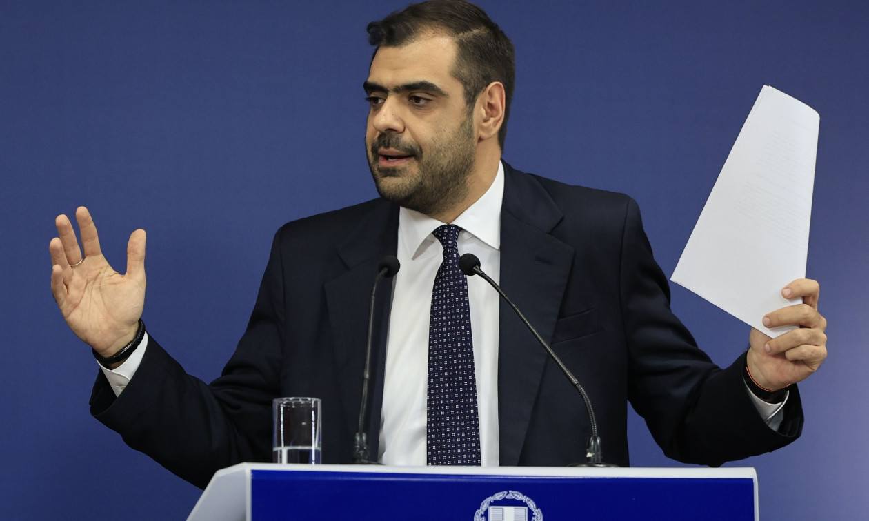 Η ενημέρωση των πολιτικών συντακτών από τον Παύλο Μαρινάκη – LIVE