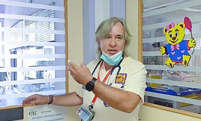 Πάτρα: Ατύχημα με ποδήλατο για τον γνωστό γιατρό Ανδρέα Ηλιάδη – Υπέστη κάταγμα σε οστό του λάρυγγα