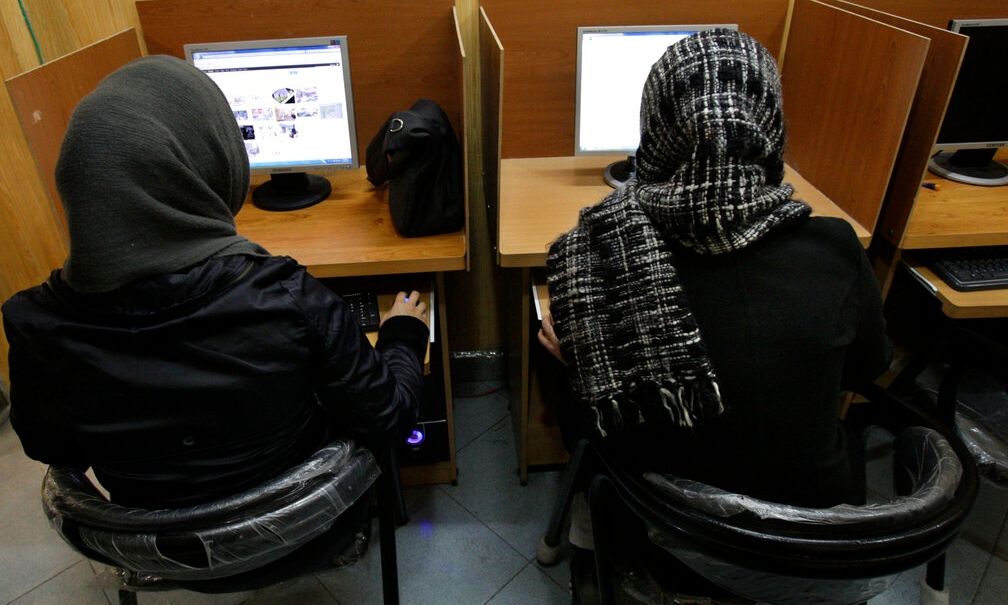 Aπό τους χειριστές drone στους χάκερ: Η πρώτη μεγάλη κυβερνοεπίθεση του Ιράν