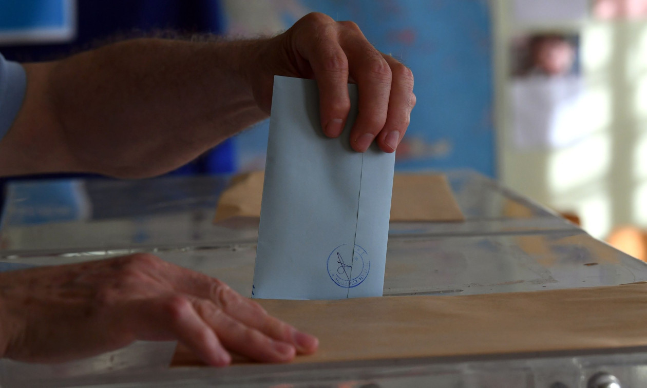 Δημοσκόπηση Real Polls: Στις 16,3 μονάδες διαφορά ΝΔ – ΠΑΣΟΚ – Κατακερματισμένη η Αριστερά