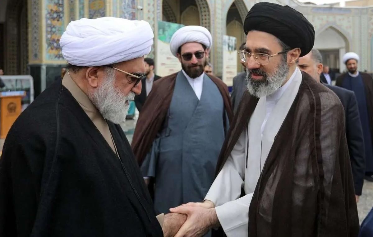 Μοτζτάμπα Χαμενεΐ: Έχει χάσει το ένα ή και τα δύο πόδια του και είναι σε κώμα, λέει η Sun