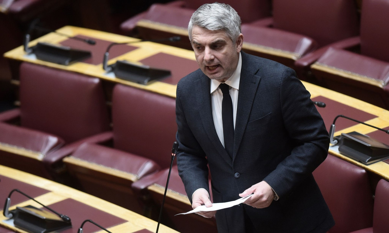 Παραδίδει την έδρα ο Οδυσσέας Κωνσταντινόπουλος μετά τη διαγραφή του