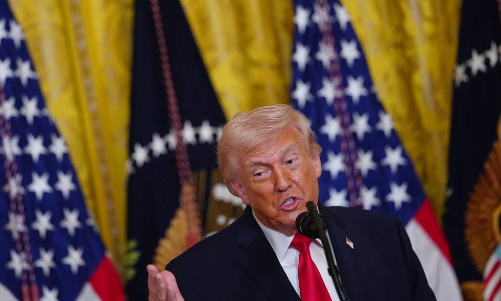 Τραμπ: Κατεστραμμένος, αλλά ζωντανός «σε κάποια μορφή» ο νέος ηγέτης του Ιράν 