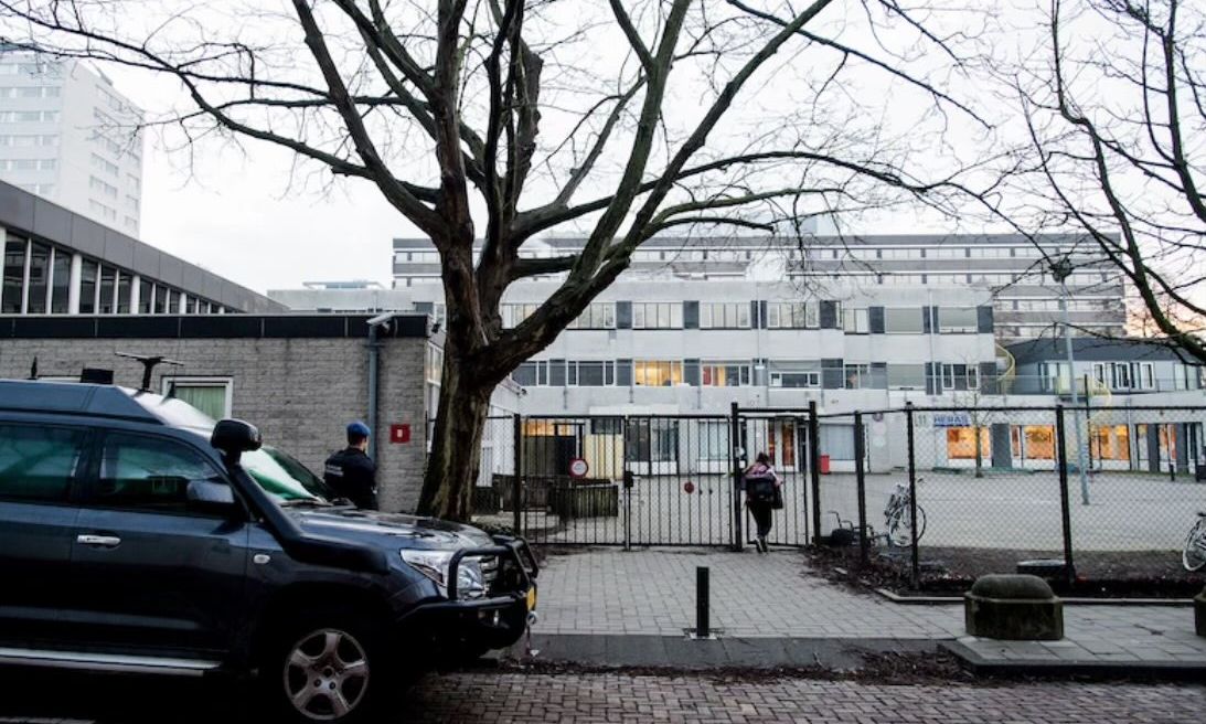 Έκρηξη σε εβραϊκό σχολείο στο Άμστερνταμ – «Σκόπιμη ενέργεια» λέει η δήμαρχος