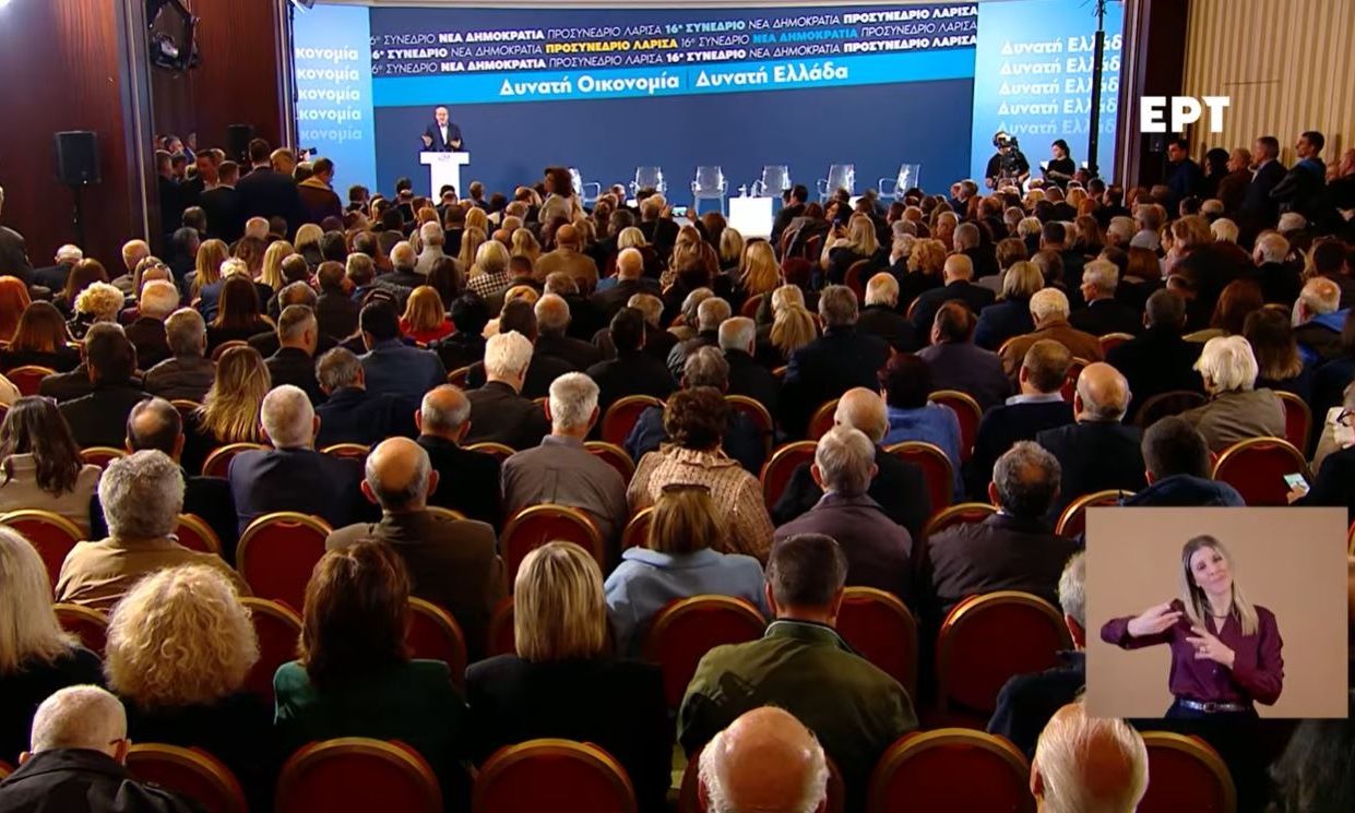 LIVE – Ο Κυριάκος Μητσοτάκης στο προσυνέδριο της ΝΔ στη Λάρισα