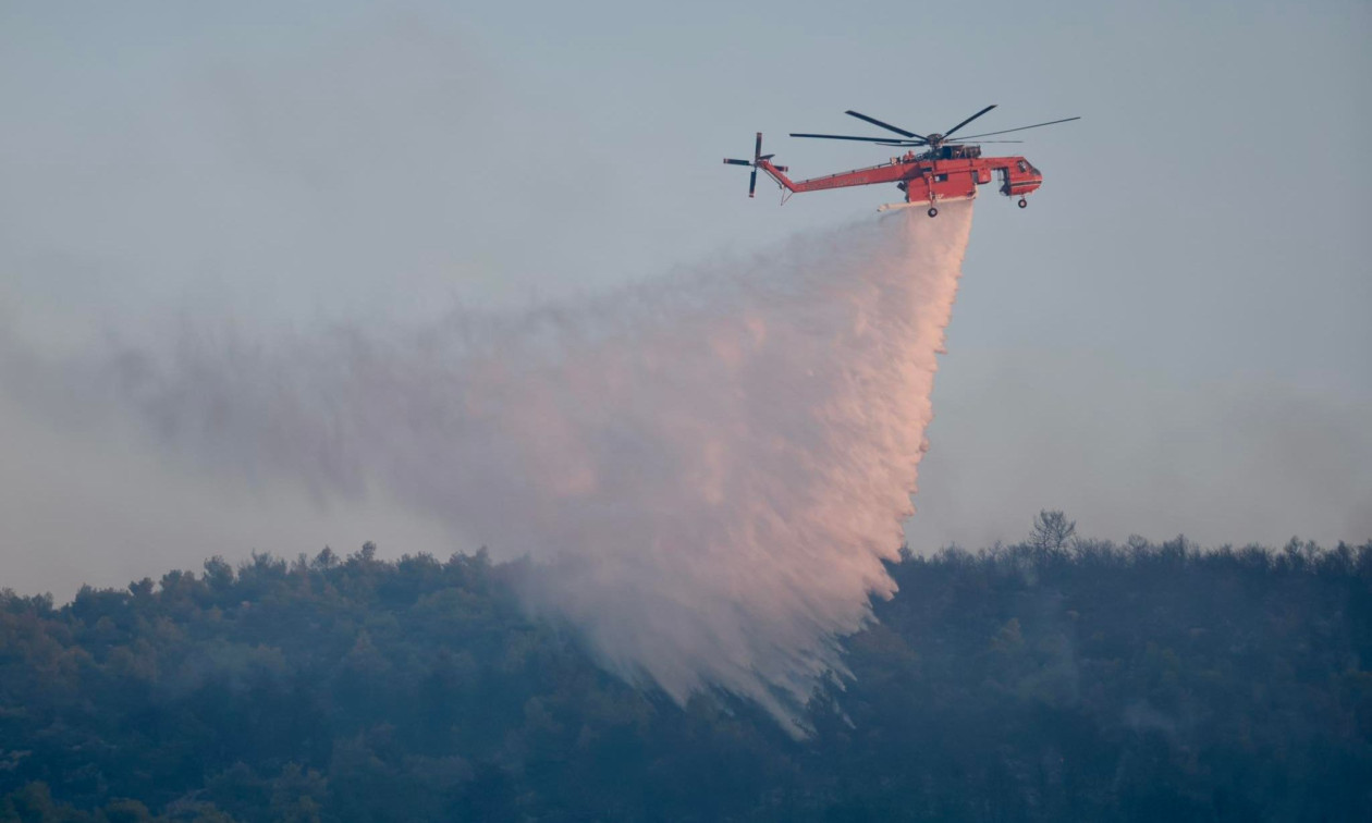 Μεγάλη φωτιά στην Ηλεία – Σηκώθηκαν εναέρια μέσα