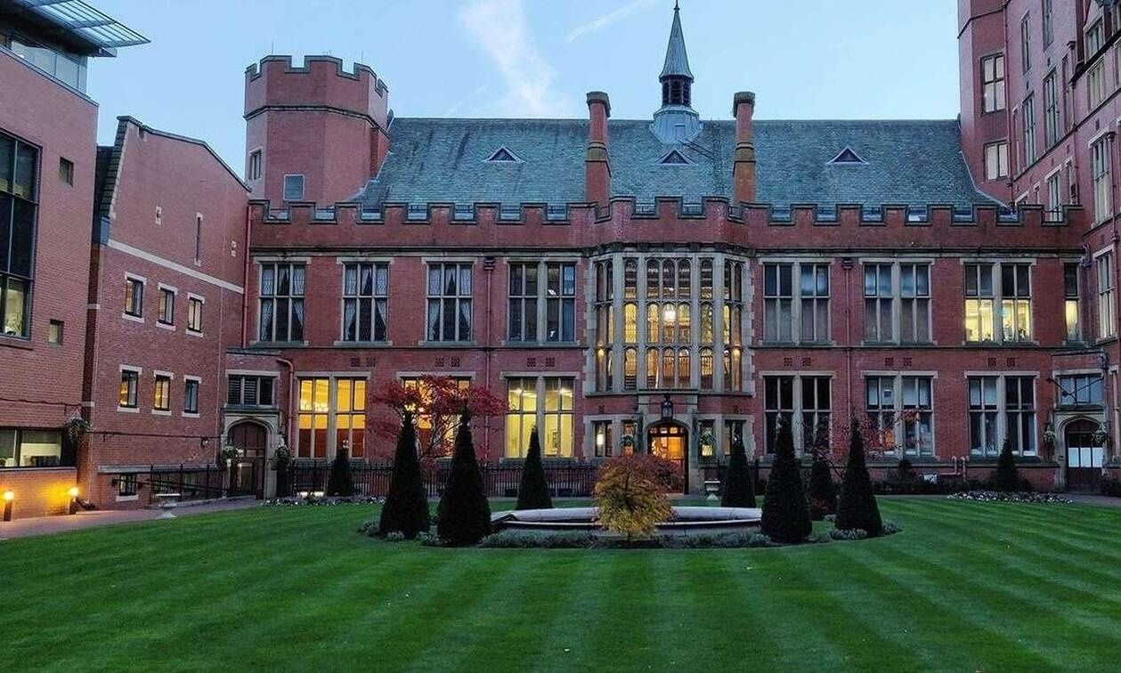 Τι συμβαίνει με τα δίδακτρα στα βρετανικά πανεπιστήμια -Σε τι επιμένει η ΕΕ και τι απαντά το Λονδίνο