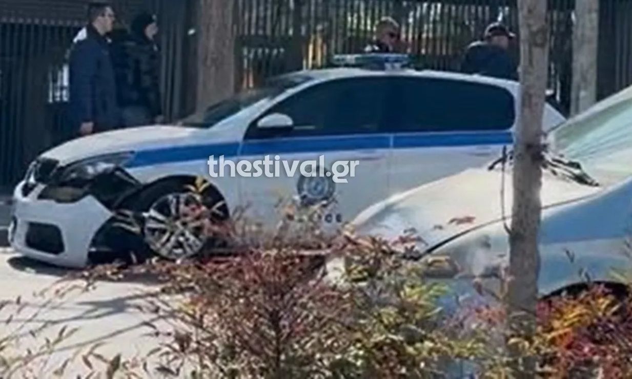 Σύγκρουση ασθενοφόρου με περιπολικό στο κέντρο της Θεσσαλονίκης