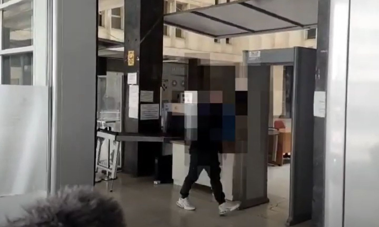 Δολοφονία στην Καλαμαριά: Παραδόθηκε ο φίλος του 20χρονου θύματος – Καταθέτει ενωπίον ανακρίτριας