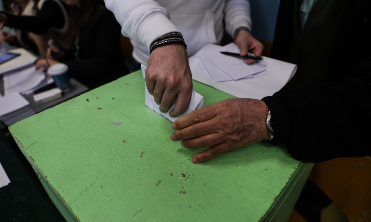 ΠΑΣΟΚ: Παρατείνεται μέχρι τις 8 η ψηφοφορία για τους συνέδρους – Εκτιμήσεις για συμμετοχή 150.000