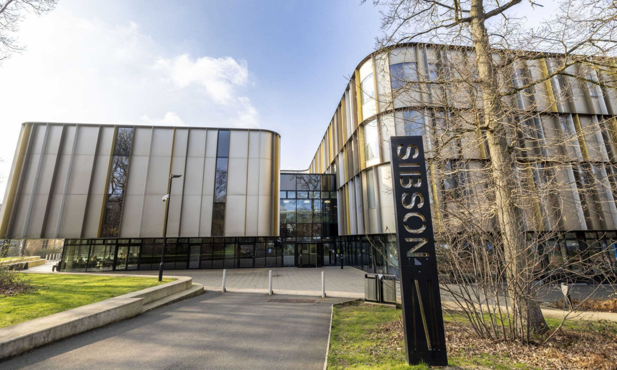 Βρετανία: Δύο φοιτητές έχασαν τη ζωή τους από κρούσμα μηνιγγίτιδας σε πανεπιστήμιο – Πώς μεταδίδεται