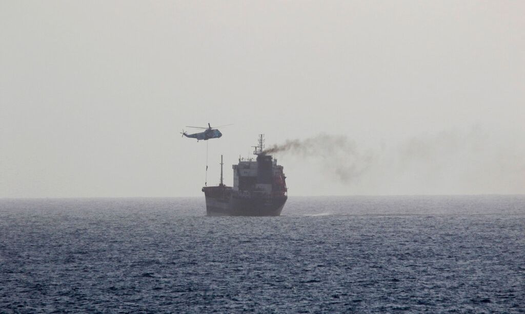 WSJ: Ο Τραμπ σχεδιάζει πολυεθνική συμμαχία για συνοδεία πλοίων μέσω των Στενών του Ορμούζ